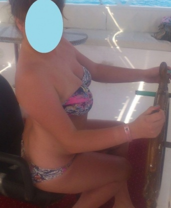 Нежная и чувственная массажистка готова погрузить вас в океан удовольствия и расслабления. Приходите ко мне, и вы получите незабываемый опыт и массу положительных эмоций. 10017, 30 лет