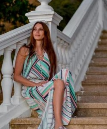 Предлагаю тебе необычный опыт, который навсегда останется в твоей памяти. Встречи со мной проходят в уютной обстановке моей приватной квартиры в Москве. Я открыта для разнообразия и готова исполнить все твои фантазии. Доверься мне, и я подарю тебе незабываемые моменты наслаждения. Посмотри мои фото и отзывы, чтобы убедиться в моей привлекательности и незабываемости. Жду тебя в Москве! 😘💋 13976, 28 лет