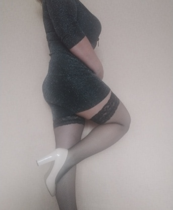 Живу в Москве и готова подарить тебе незабываемые моменты страсти и удовольствия. Мои услуги включают классический и эротический массаж, оральный и классический секс, а также различные фетиш-игры. У меня имеются положительные отзывы от предыдущих клиентов, которые отмечают мою профессионализм и ощущение полного релакса после встречи со мной. Посмотри мои фото, они говорят сами за себя 😉 Жду твоего звонка, чтобы сделать встречу незабываемой! 🌟 5979, 43 года